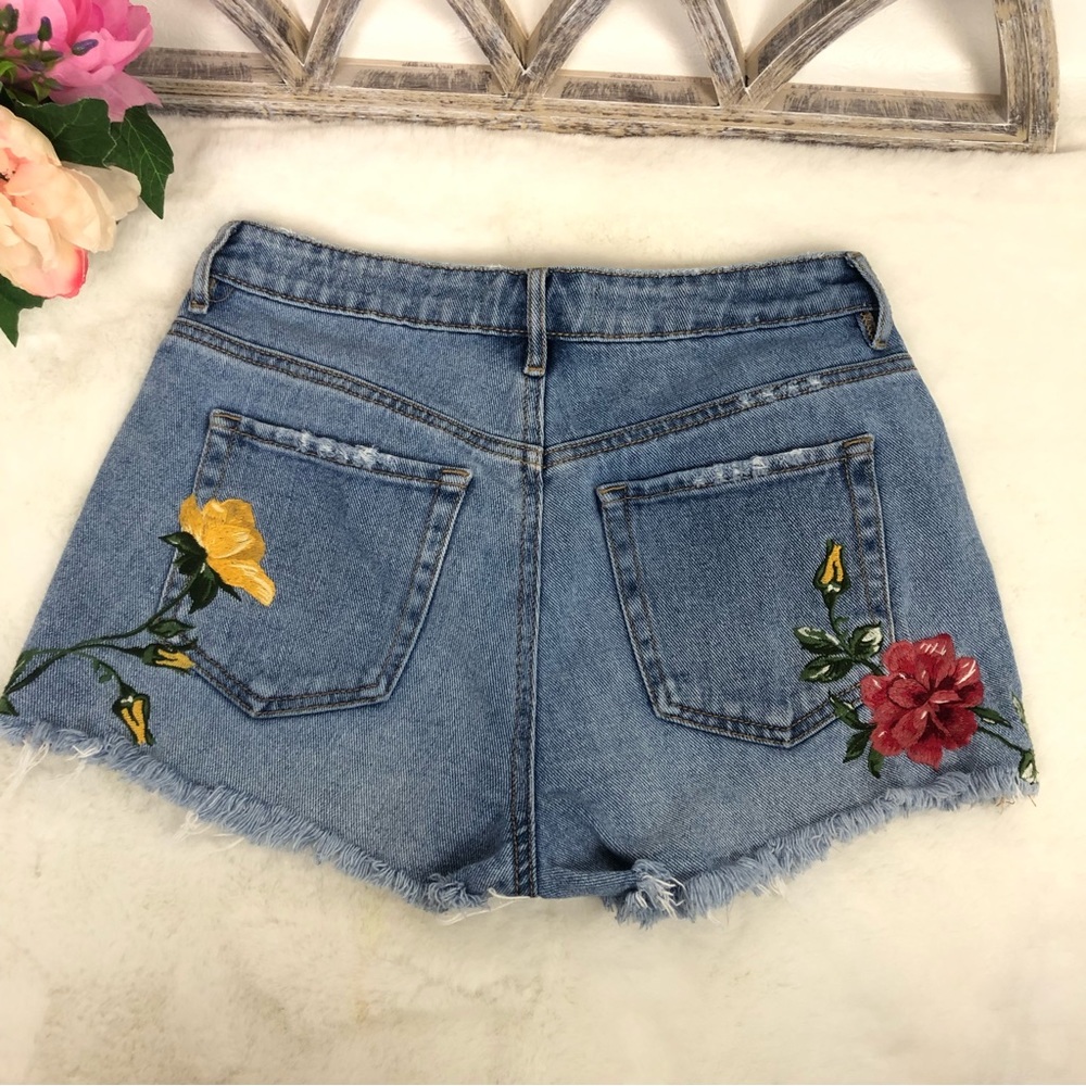 PACSUN High Rise denim floral embroidered boho, hippie cutoff shorts size 27 - Picture 3 of 13